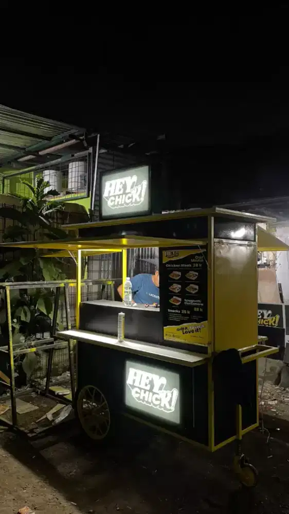 Dibuka loker untuk jaga stand chicken steak