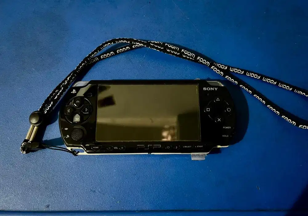 PSP Slim Hitam (bekas)
