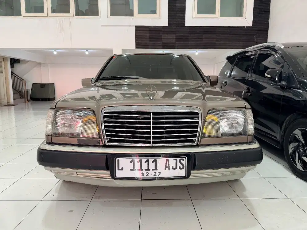 Mercedes Benz E300 Matic 1991 PAJAK BARU Terawat Poll Siap Pakai