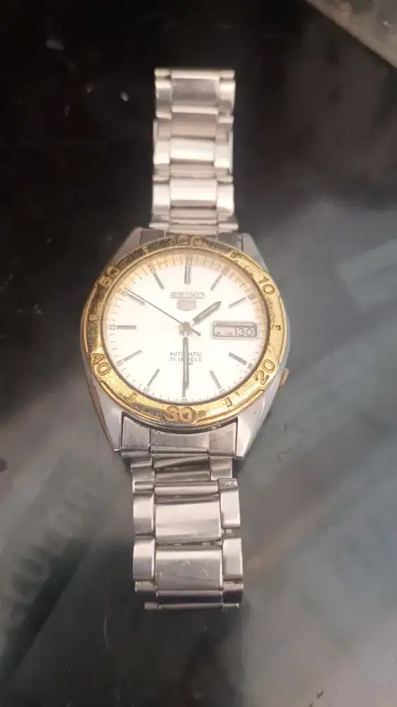 Jam tangan otomatis seiko 5