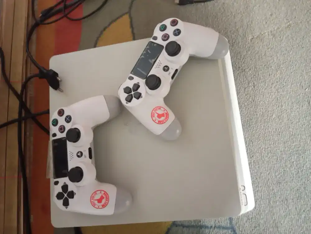 Dijual ps 4 slim