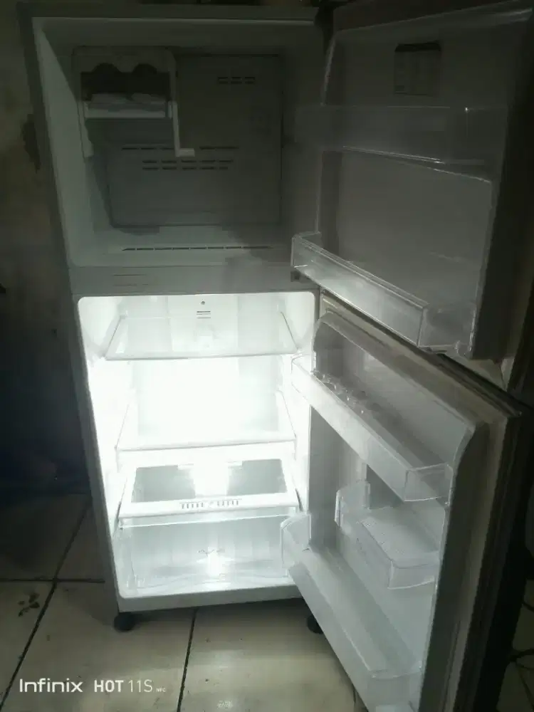 Jual bu kulkas 2 pintu normal no kendala merk POLYTRON BALEZZA