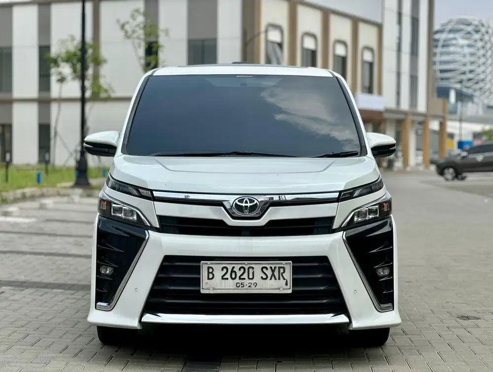 VOXY 2.0 AT 2019 PUTIH