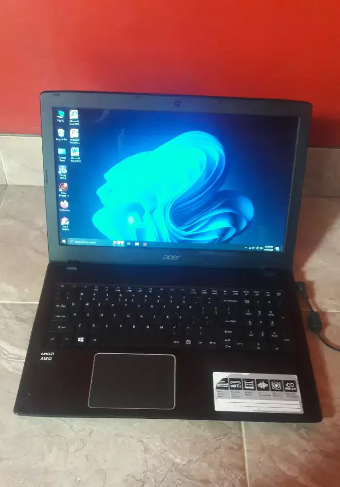 Laptop acer aspire E5-553 muluss normal
