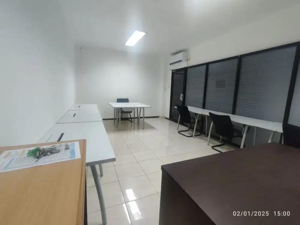 Sewa Ruang Kantor Furnish 8 Pax Size 20m2 dekat Harmoni, Monas JakPus