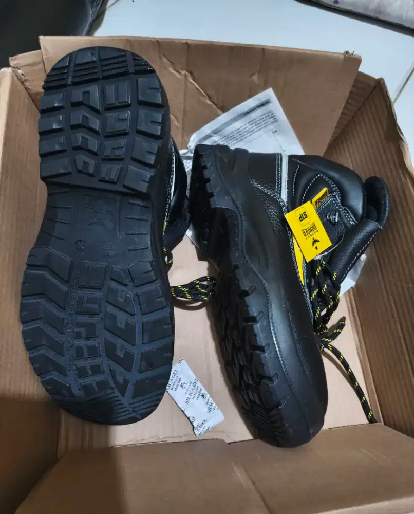 Sepatu SEFETY RENGGER