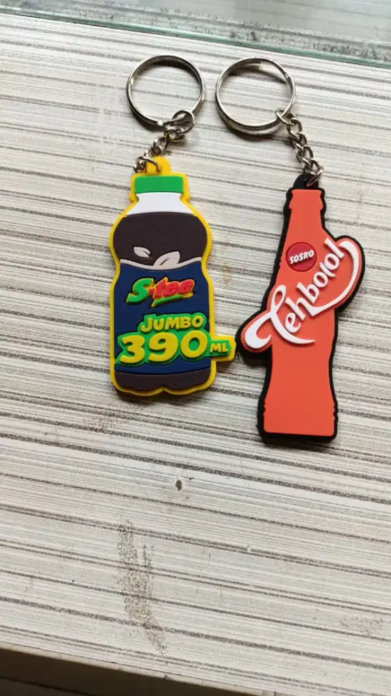 Gantungan kunci souvenir dan promosi