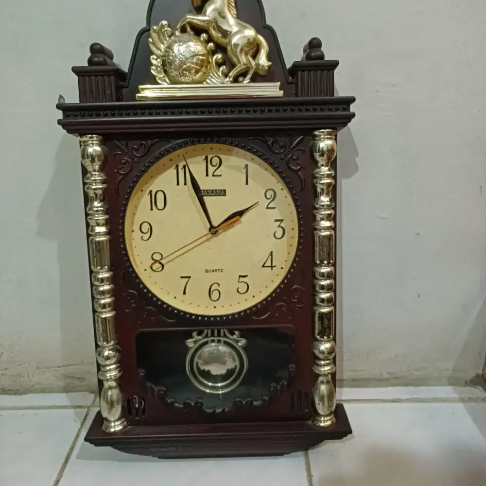 Dijual Jam Dinding klasik bekas bisa nego