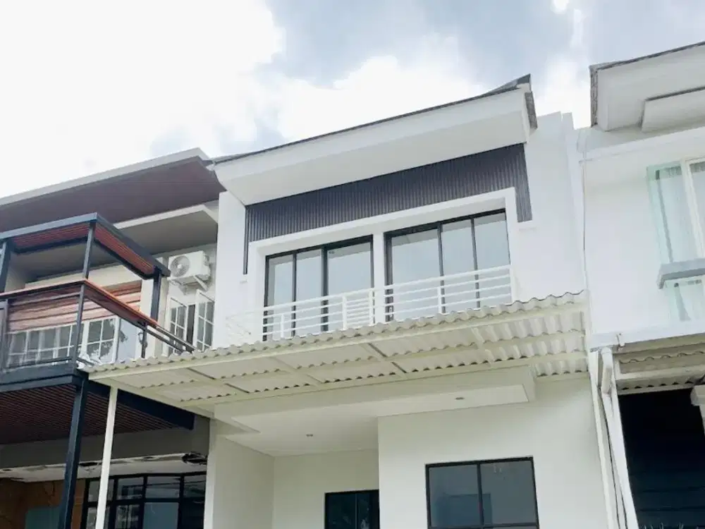 DIJUAL RUMAH SIAP HUNI 2 LANTAI PAKUWON CITY SURABAYA