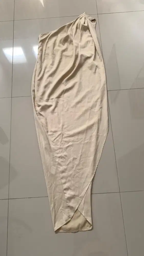 Dress pesta wanita elegan