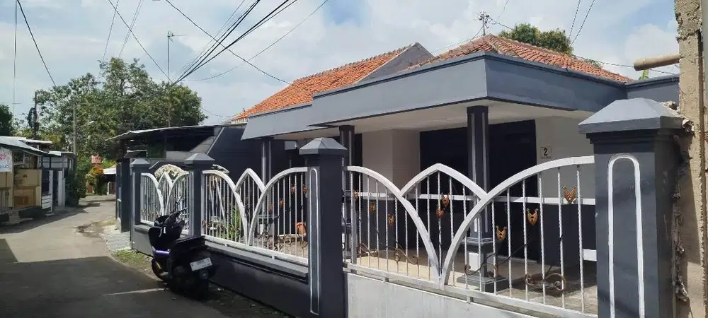 Rumah di sewa 50 jt/tahun. Baru renovasi silakan di nego