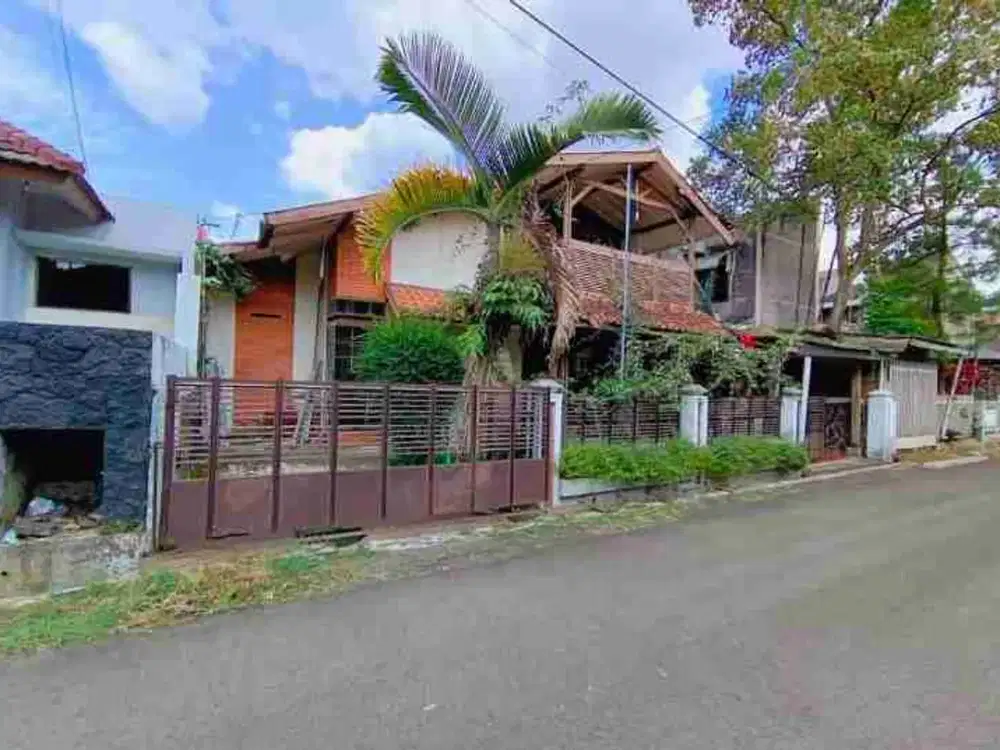 Rumah Klasik Terawat di Cikutra – Halaman Luas, Lokasi Super Strategis!