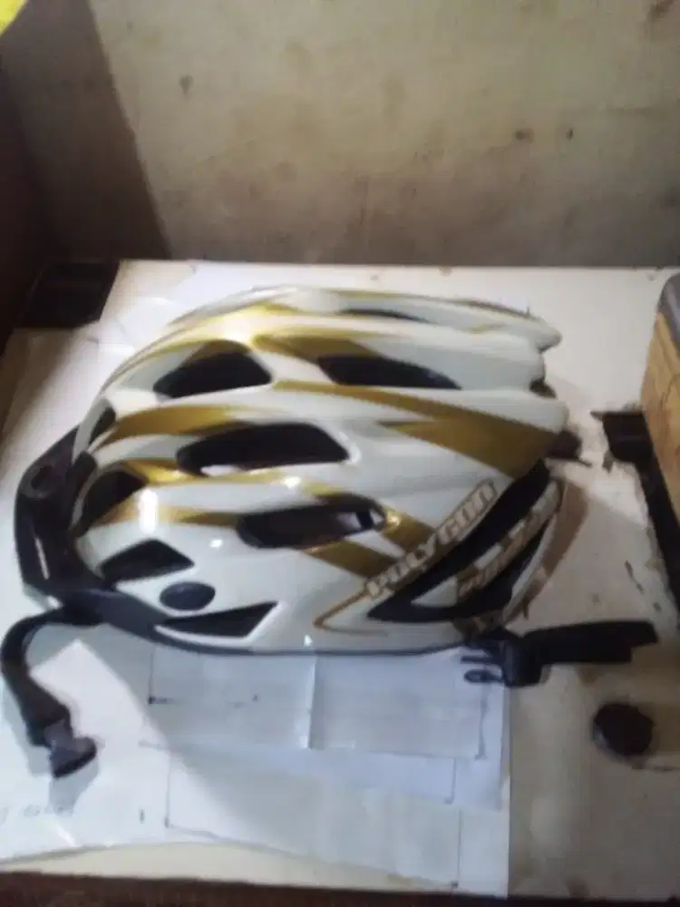 Helm polygon masih bagus