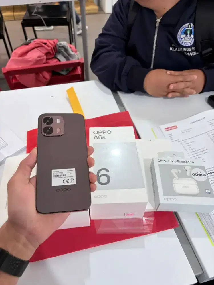 Oppo.A6s ram 8/128 ready stock warna coklat