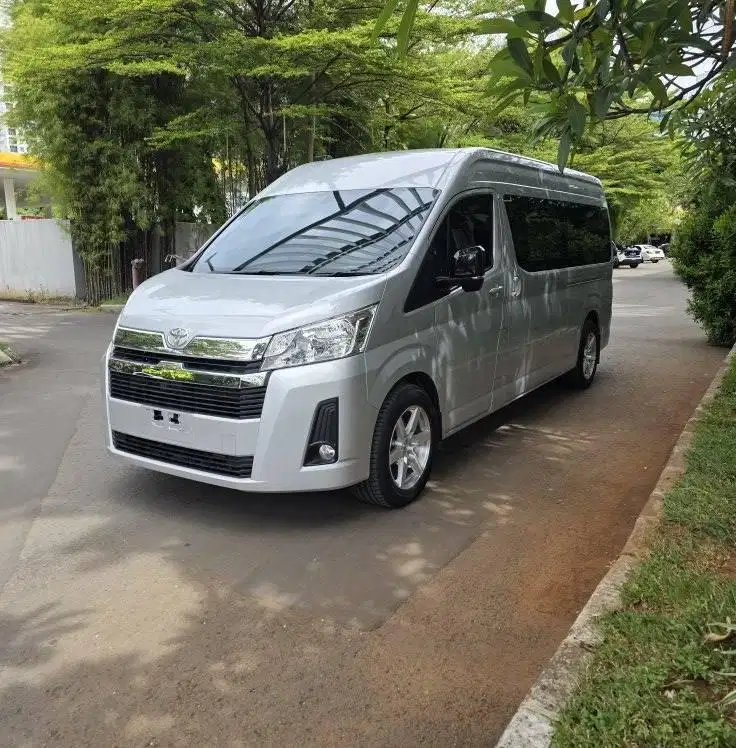 2025 Toyota Hiace Premio 2.8 MT Manual KM 300