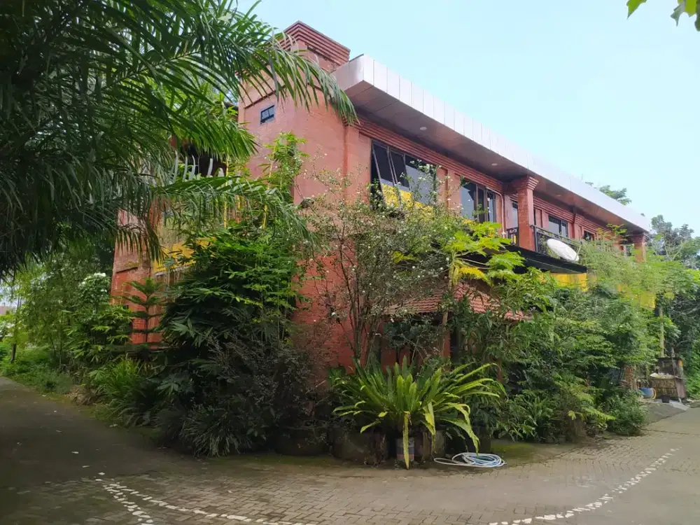 RUMAH MEWAH 2 LANTAI SLEMAN 5 KAMAR – COCOK UNTUK KELUARGA BESAR & INVESTASI