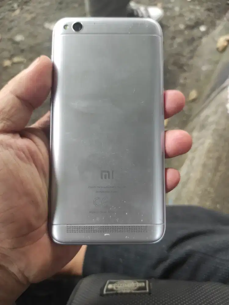 Redmi 5a , Ram 2 / 16 gb. HP normal siap pakai