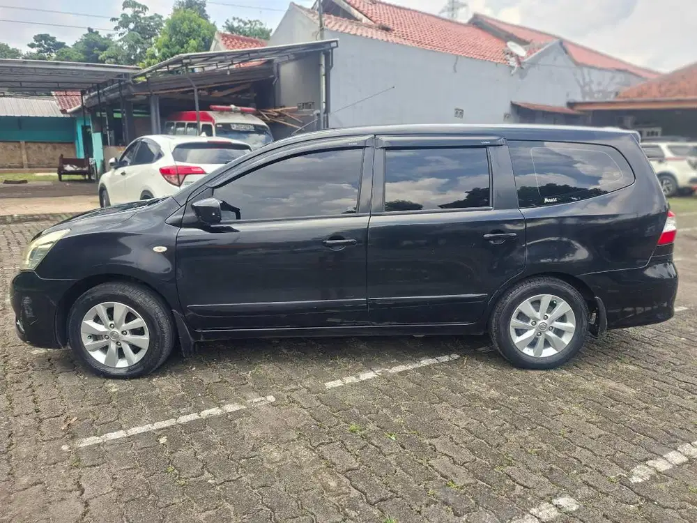 Dijual Grand Livina L11 XV Matic 2014