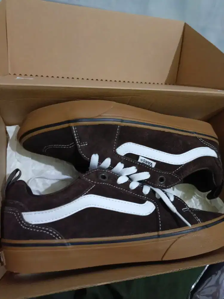 sepatu vans coklat