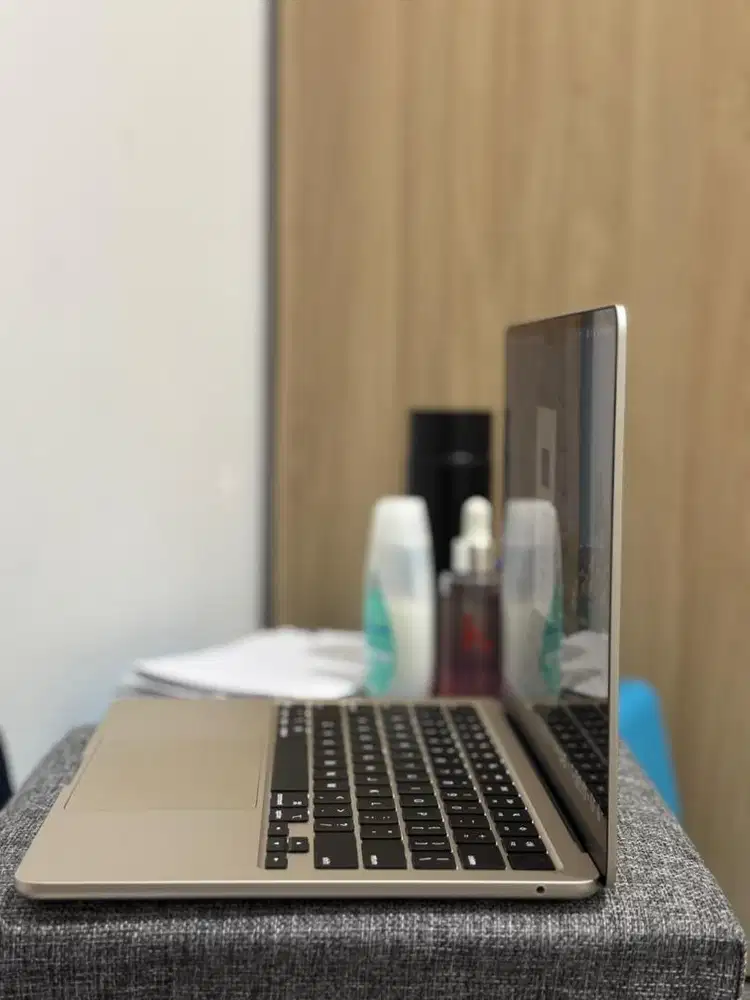 Macbook Air M4 16/512GB Garansi Ibox baru 1 minggu