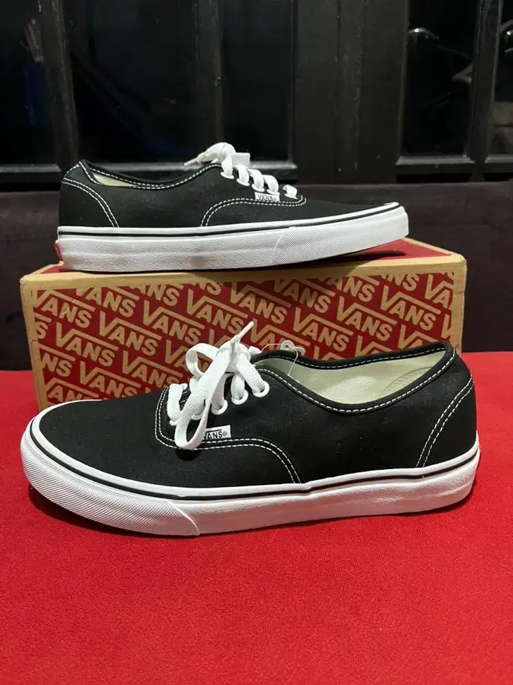 Sepatu Vans Authentic Black White Size 42