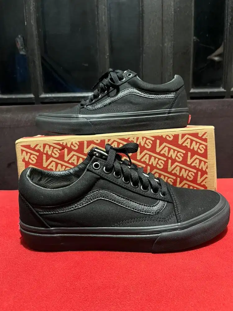Sepatu Vans Old Skool Full Black Size 40