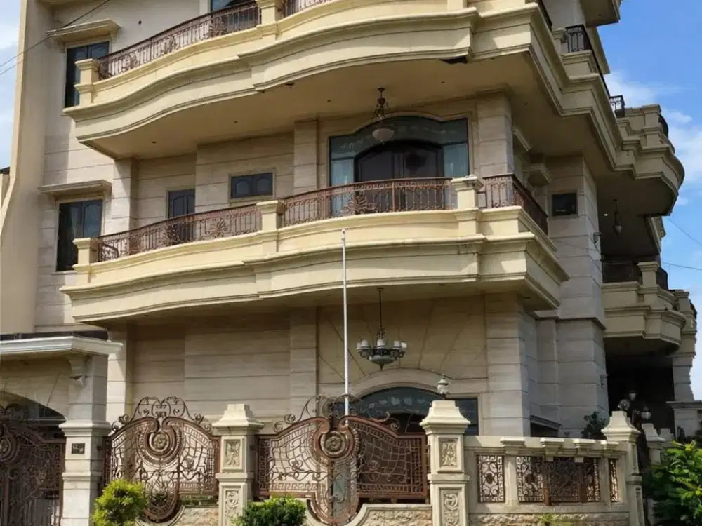 Dijual Rumah Mewah Semi Furnished Galaxy Bumi Permai SURABAYA