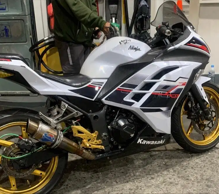 Ninja 250fi putih limited edition,plat a serang . Pajak 2023