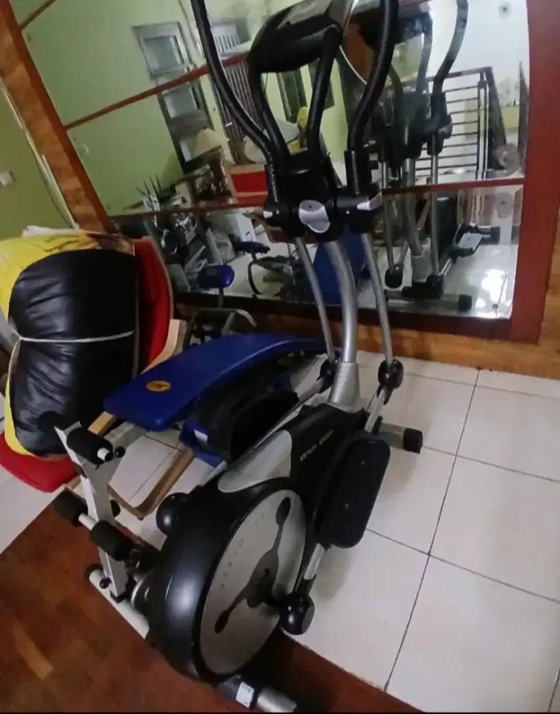 Sepeda statis dan alat sit up