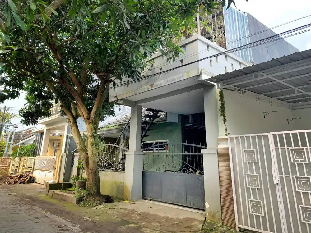 Rumah 2 lantai Interior Estetik di Taman Gading Jember