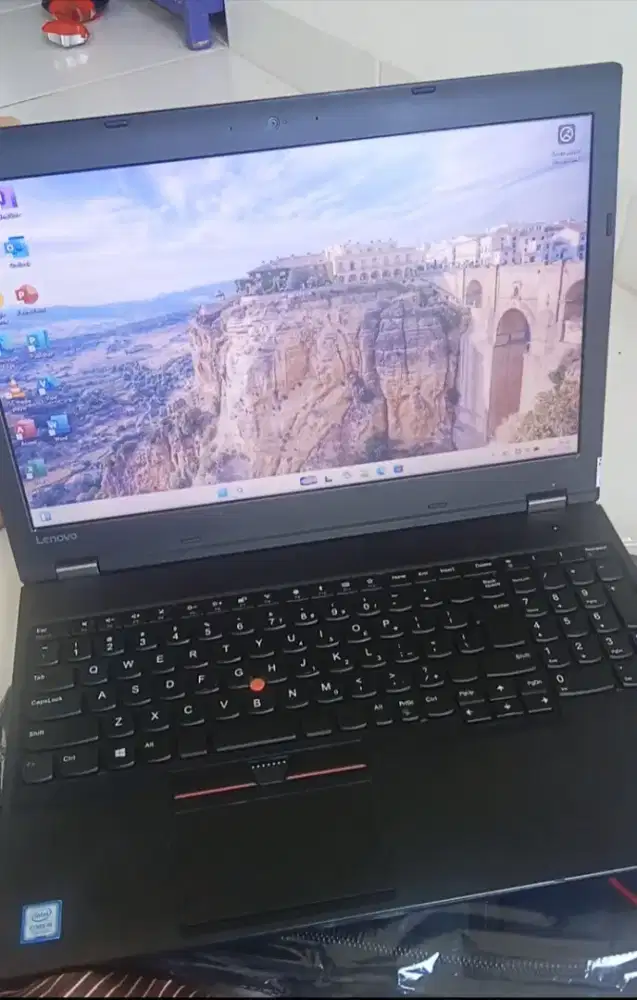 Jual cepat Thinkpad L570 i5 Gen 7 RAM 8GB SSD 256GB Normal Mulus