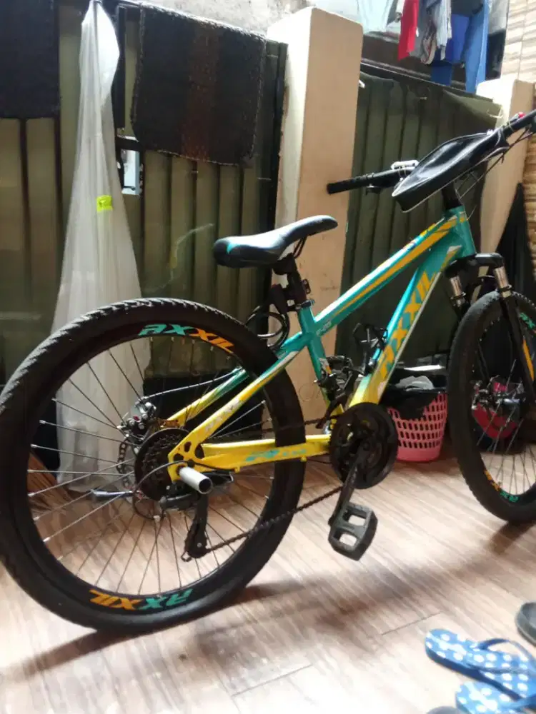 sepeda gunung (MTB) merk Axxil 