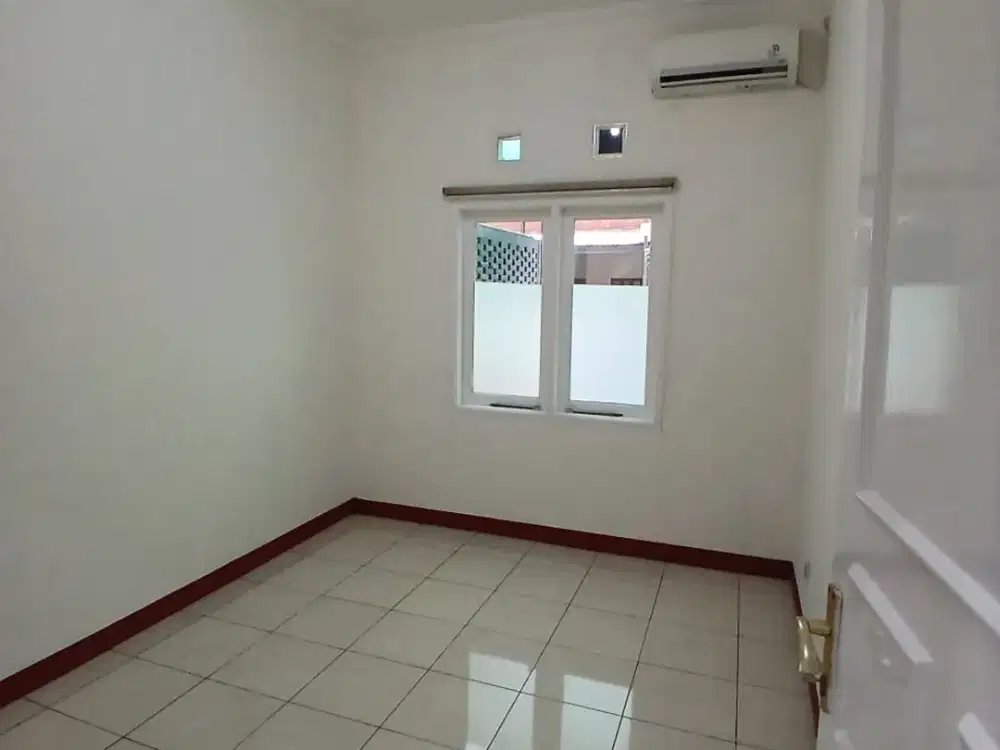 Disewakan Rumah Bulevar Hijau 4Br di Harapan Indah