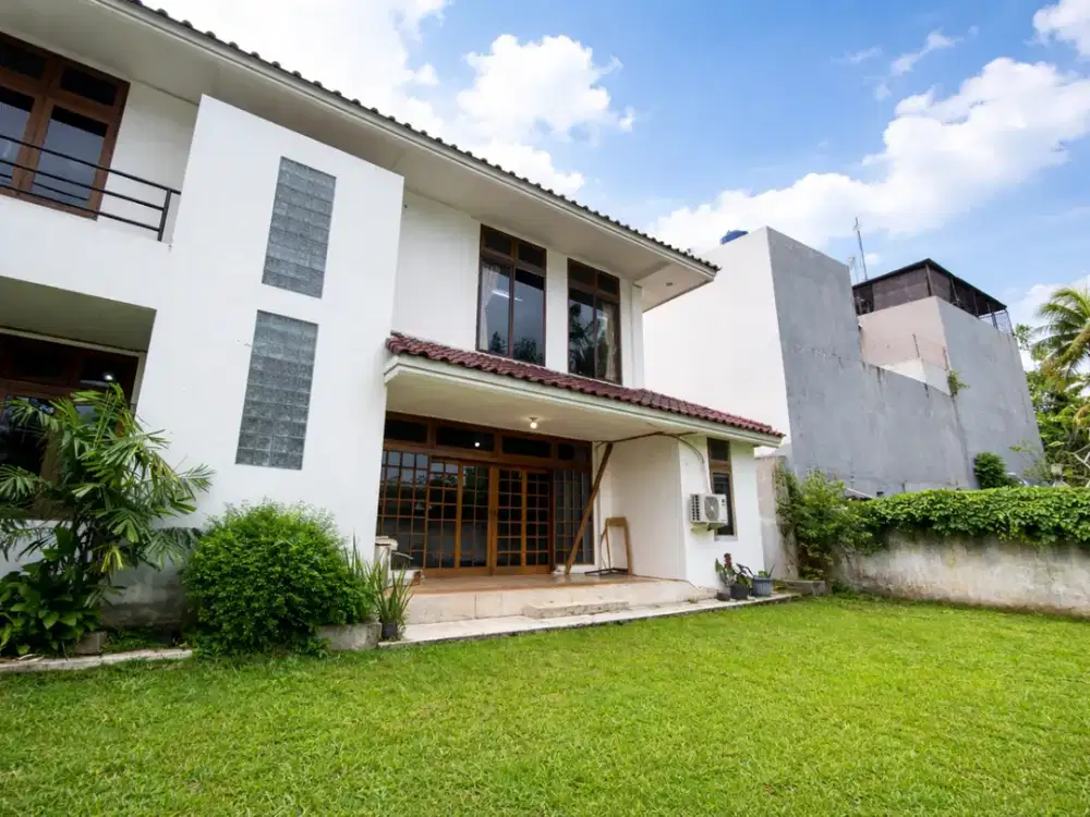 Rumah 2 Lantai dengan Lahan Luas di Area Prime & Strategis Cilandak