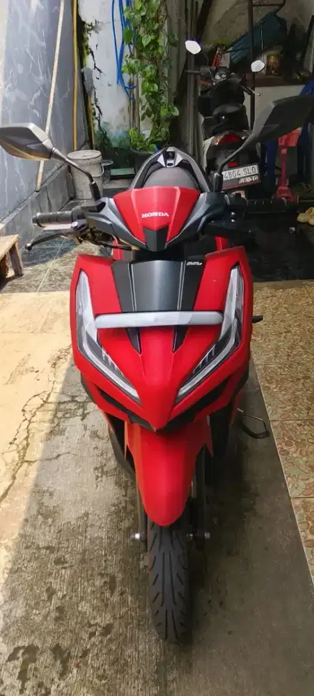 VARIO 125 ISS CBS MERAH MARUN