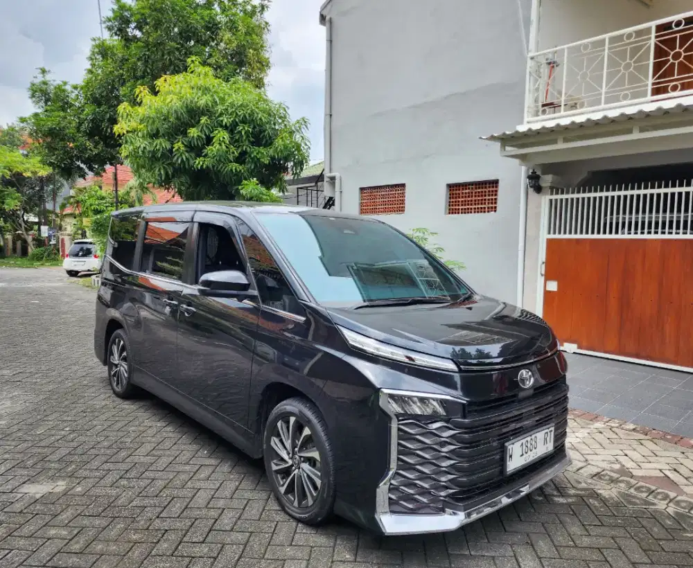 All New Voxy TSS 2023 Matic Hitam
