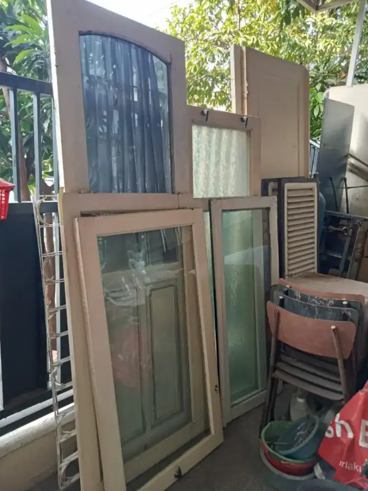 Pintu Jendela Kayu Teralis Super Tebal kondisi OK