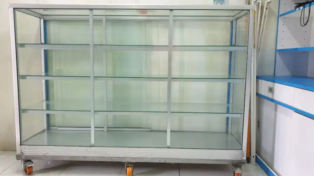 Etalase Kaca 150cm, 60cm
