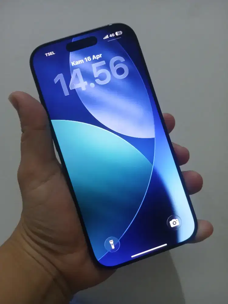 Iphone 17 basic 256 (hitam)