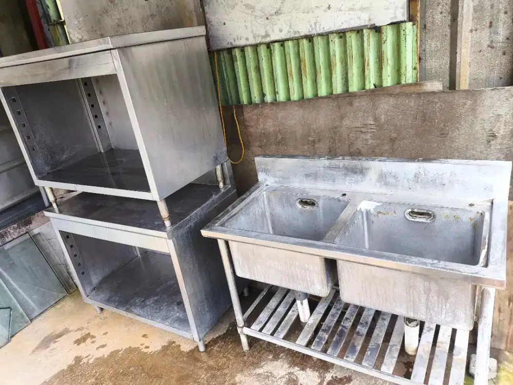 Bekas restoran meja dan wastapel