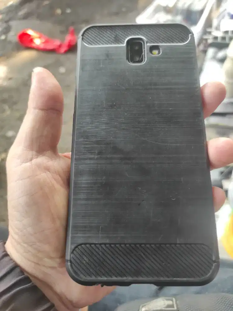 Samsung j6+, ram 3/32 gb. HP normal, minus casing kurang bagus