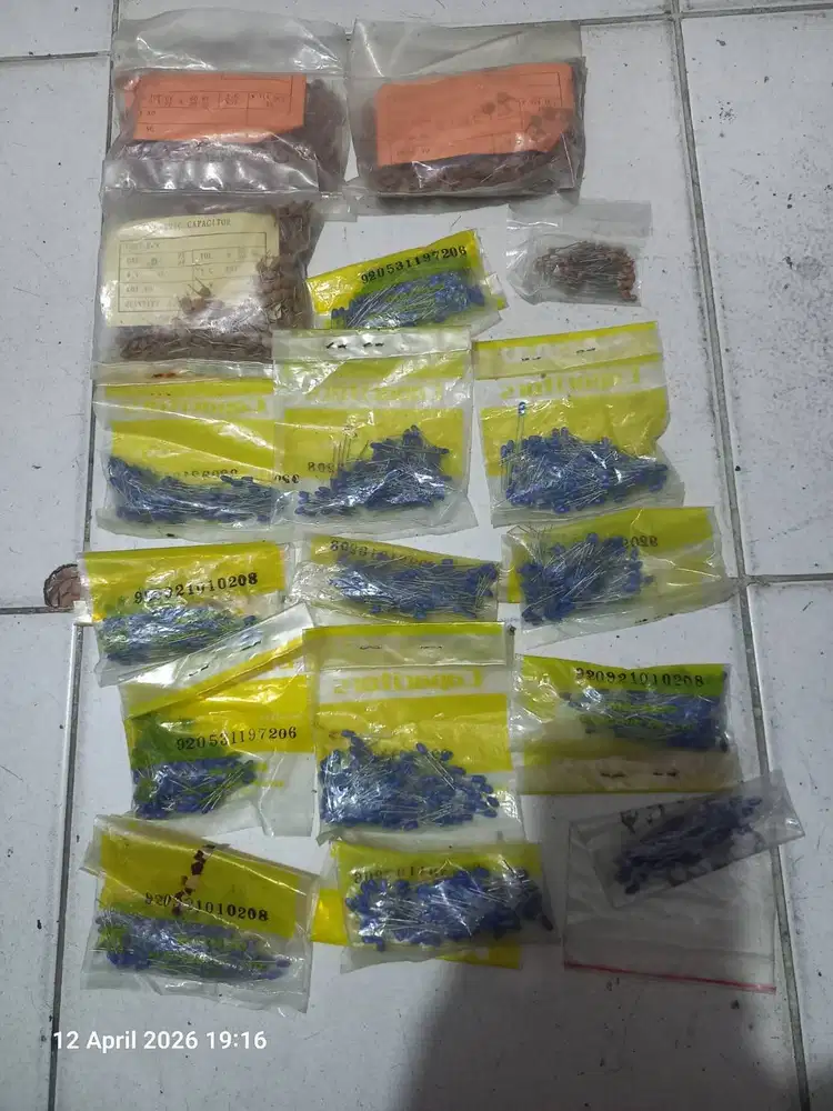 Komponen Electronika berupa Resistor,Condensator/Tantalum/Cerami,X-Tal