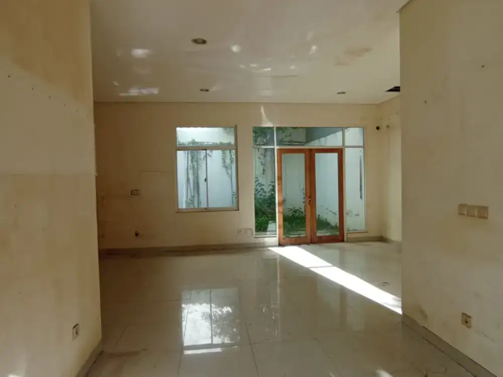 Rumah Golf Lake Boulevard Harga Menarik, Cocok untuk Di-Upgrade