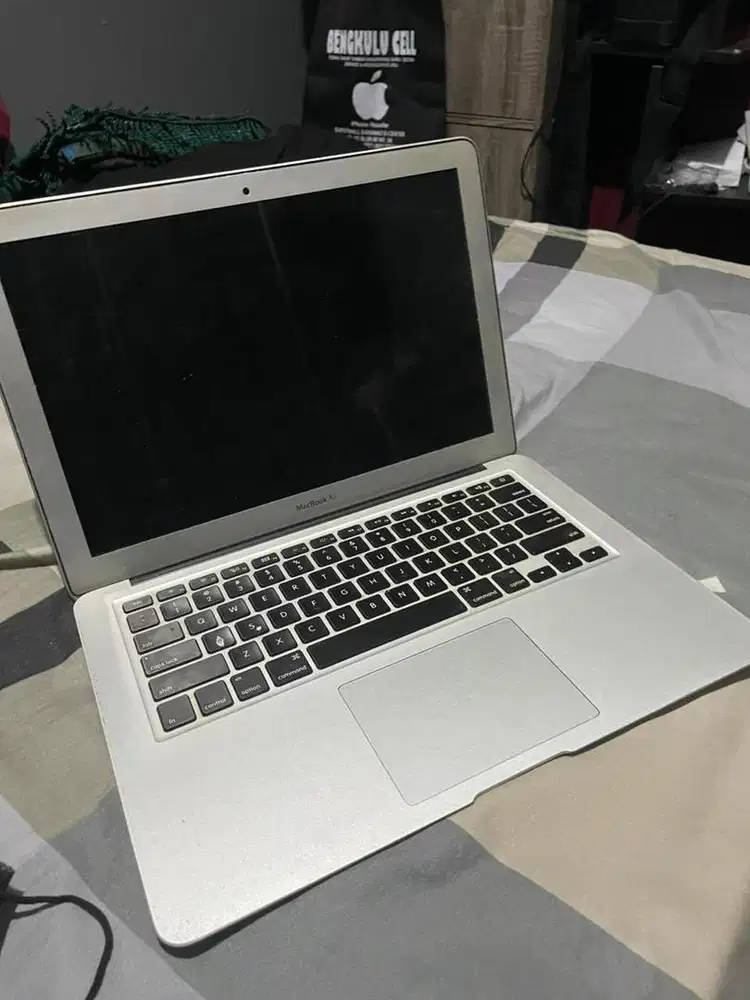 Macbook Air 4/128 2015 no minus bisa tt bt hp ajuin aja