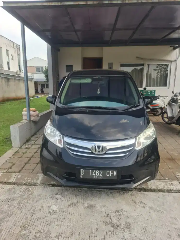 Di Jual Honda Freed Type S Tahun 2012