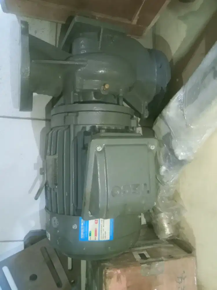 Pompa sentrifugal vertical