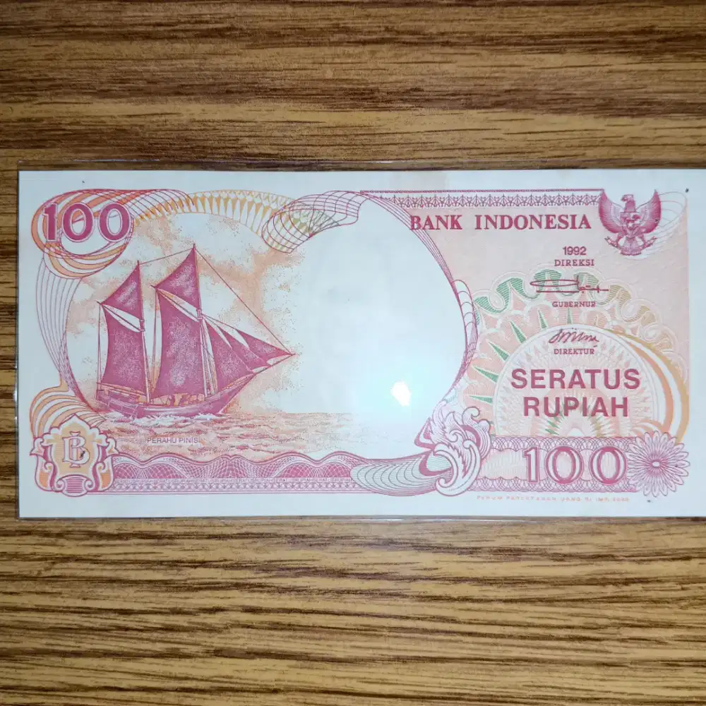 Uang kuno Indonesia 100rupiah 1992 gress, mulus, asli.