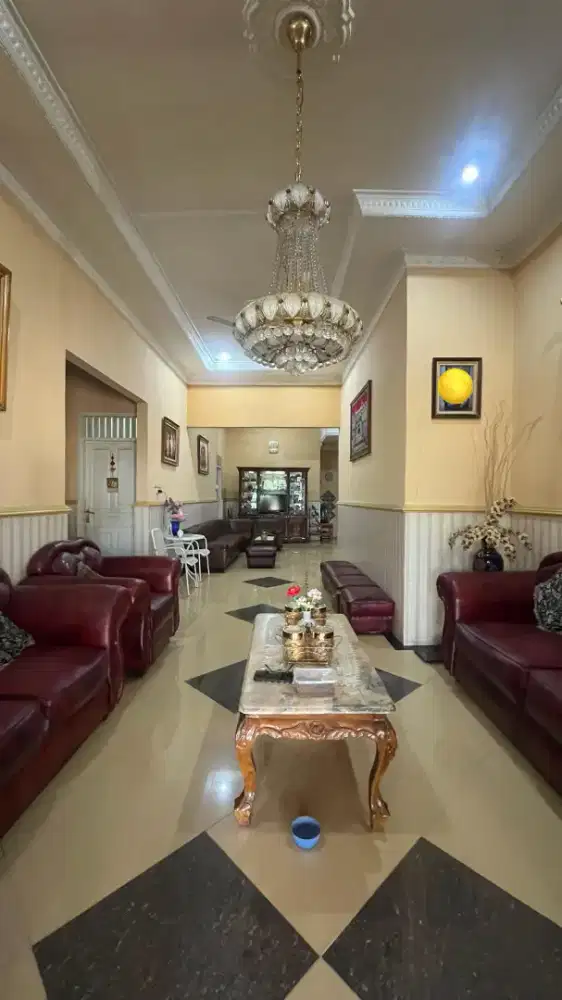 Dijual rumah strategis