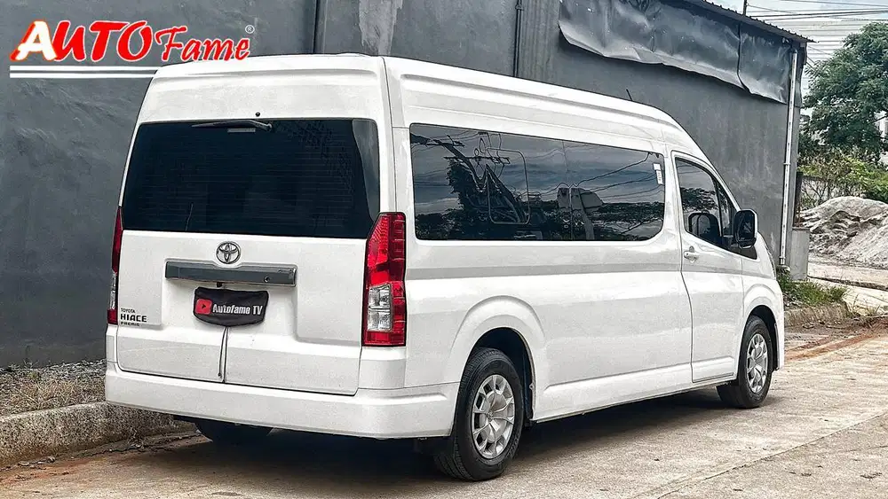 Toyota Hiace 2.8 Premio NIK 2020 Full Upgrade Luxury Cabin Rear