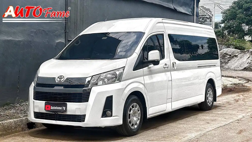 Toyota Hiace 2.8 Premio NIK 2020 Full Upgrade Luxury Cabin Rear